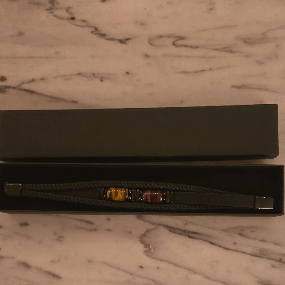 Men's Leather Tiger Eye Bracelet - Picture 4 of 4